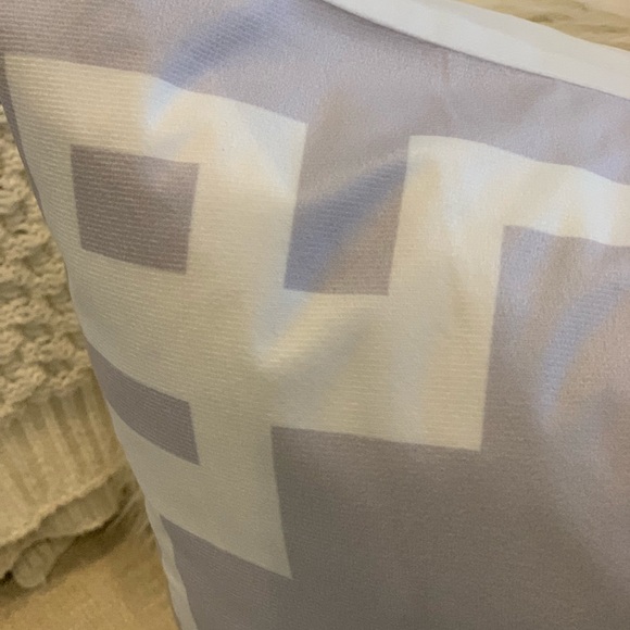 STUNNING GRAY PILLOW - Picture 3 of 8